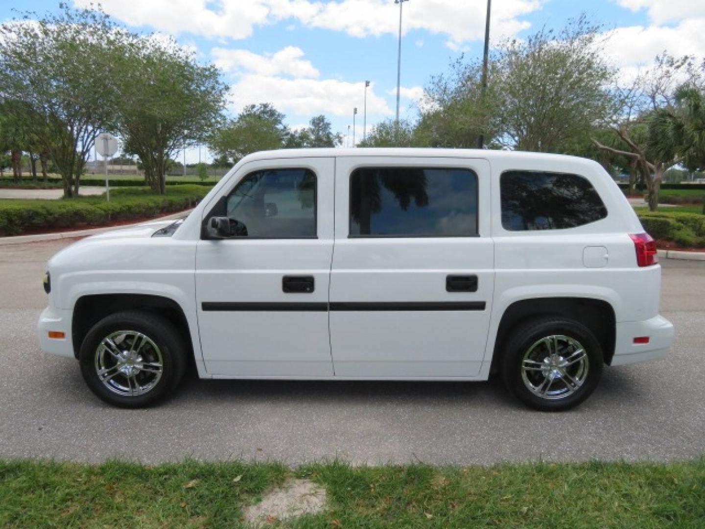 2012 White /Black with an 4.6L V8 engine, Automatic transmission, located at 4301 Oak Circle #19, Boca Raton, FL, 33431, (954) 561-2499, 26.388861, -80.084038 - You are looking at a Gorgeous 2012 Mobility Ventures MV1 Handicap Wheelchair Conversion Van with 64K Original Miles, 4.6L Ford V8, Bleack Leather Type Interior, Alloy Wheels, Power Side Entry Wheelchair Lift with Long Ramp and Short Ramp Function, Q Lock 150 EZ Lock, L-Track Tie Down System, Back Up - Photo#23